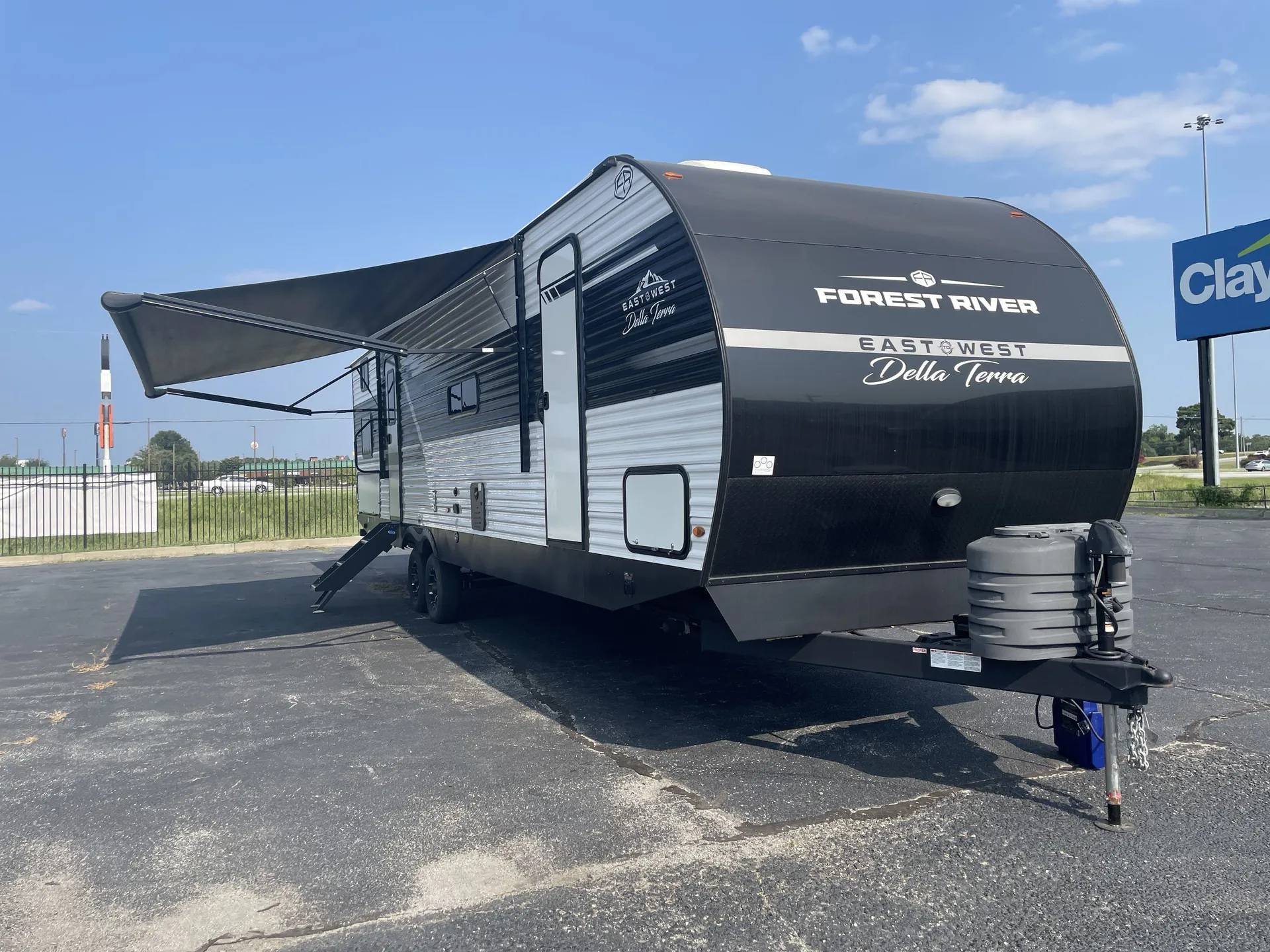 2025 East to West Della Terra 312BH dealer photo 1 from Camping World