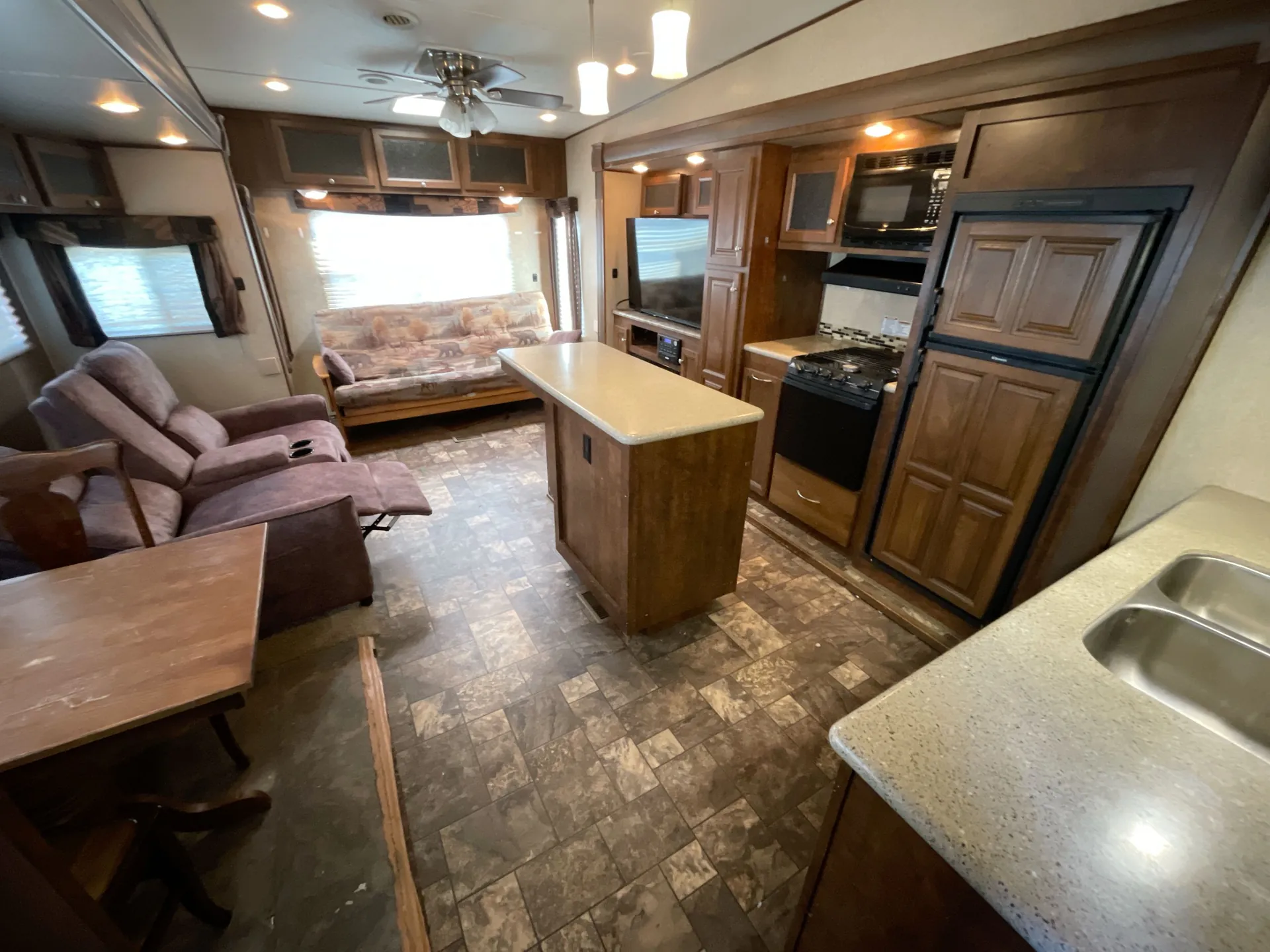 2015 Coachmen Chaparral 360IBL — backside