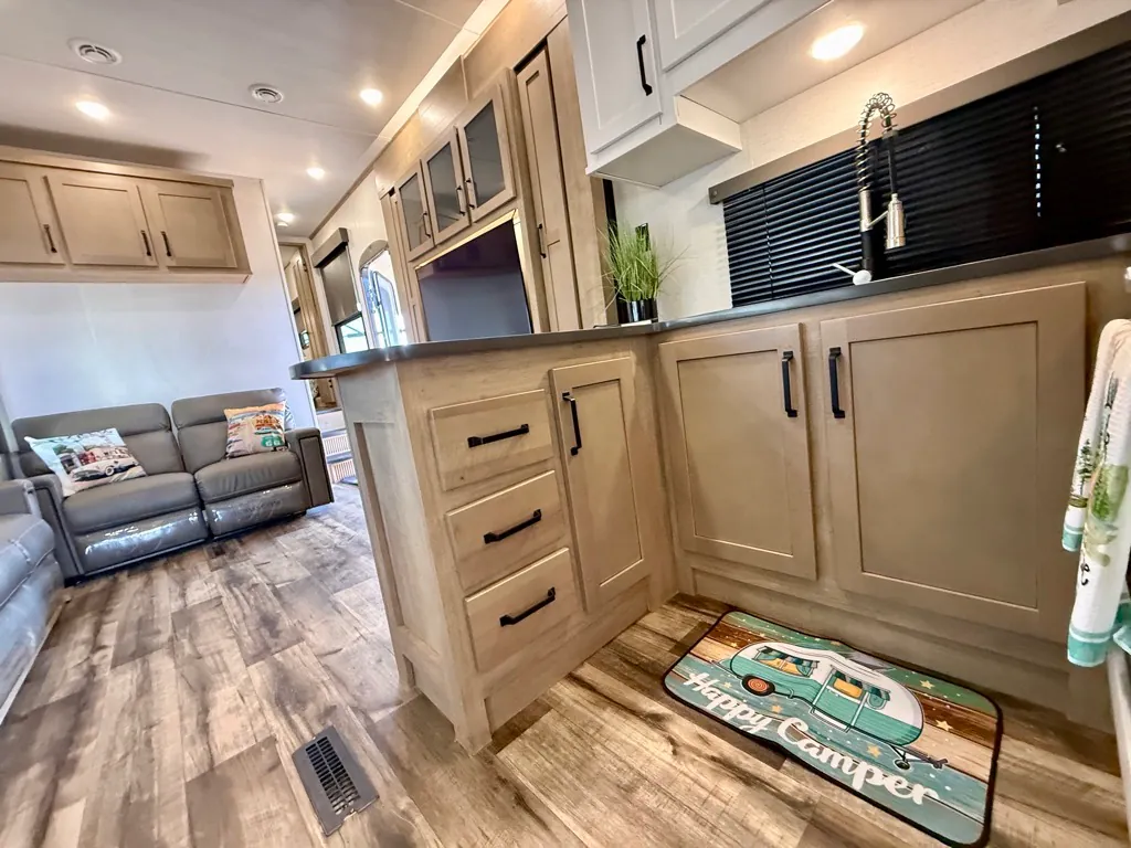2022 Keystone Raptor 423, Photos photo 64