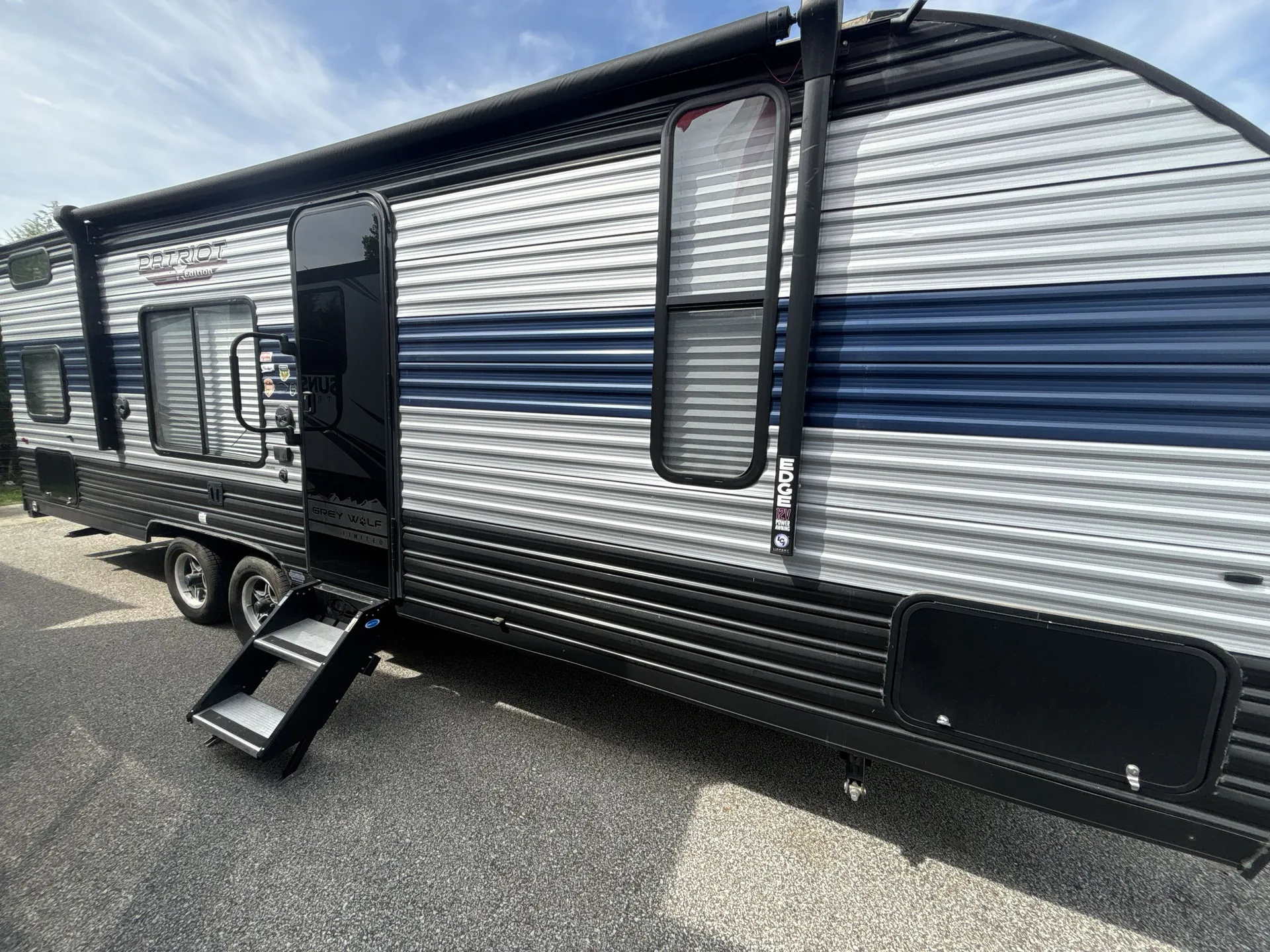2022 Forest River Cherokee Grey Wolf 26DJSE — campside