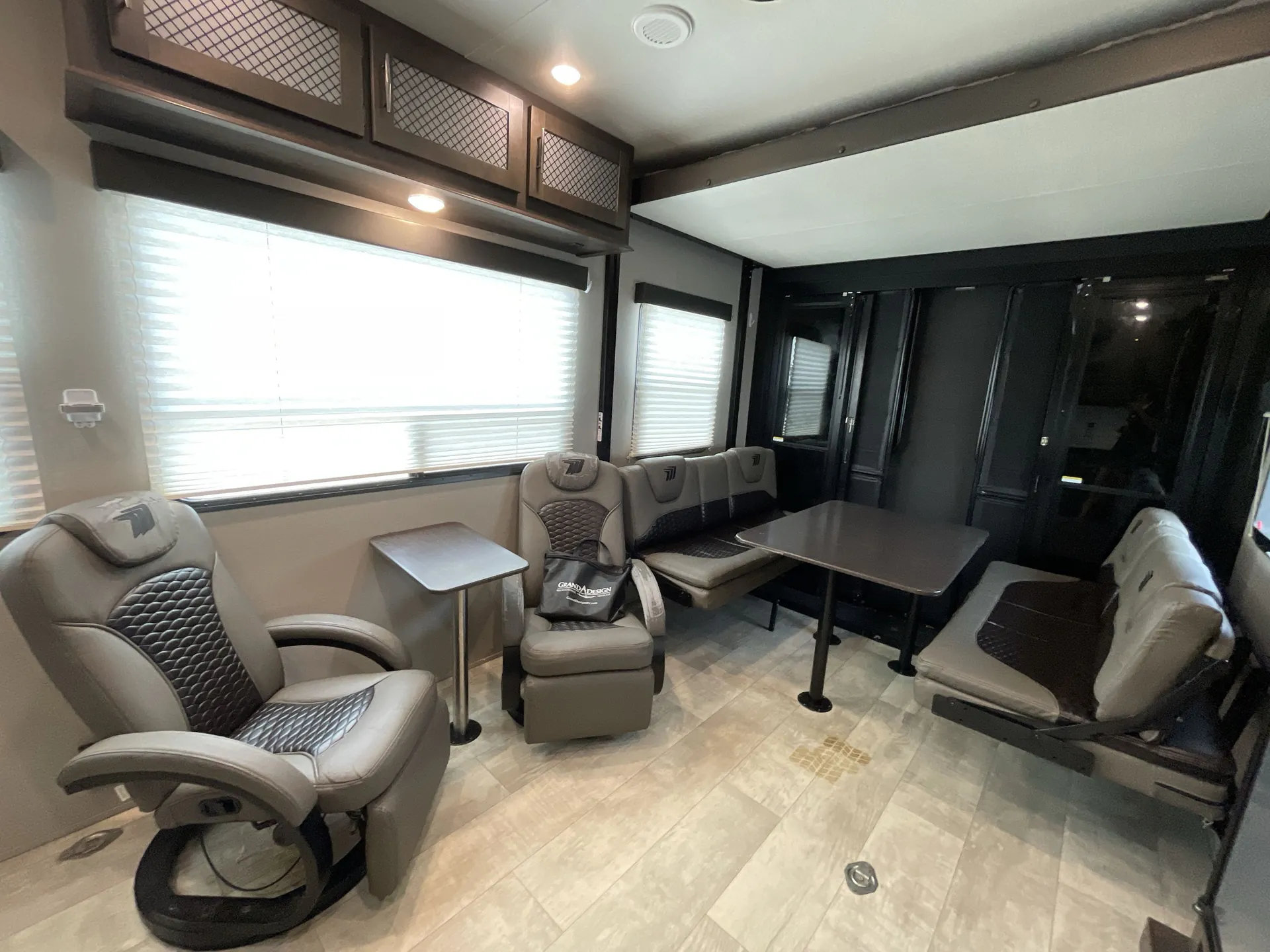 2021 Grand Design Momentum G-Class 25G - Photo 3