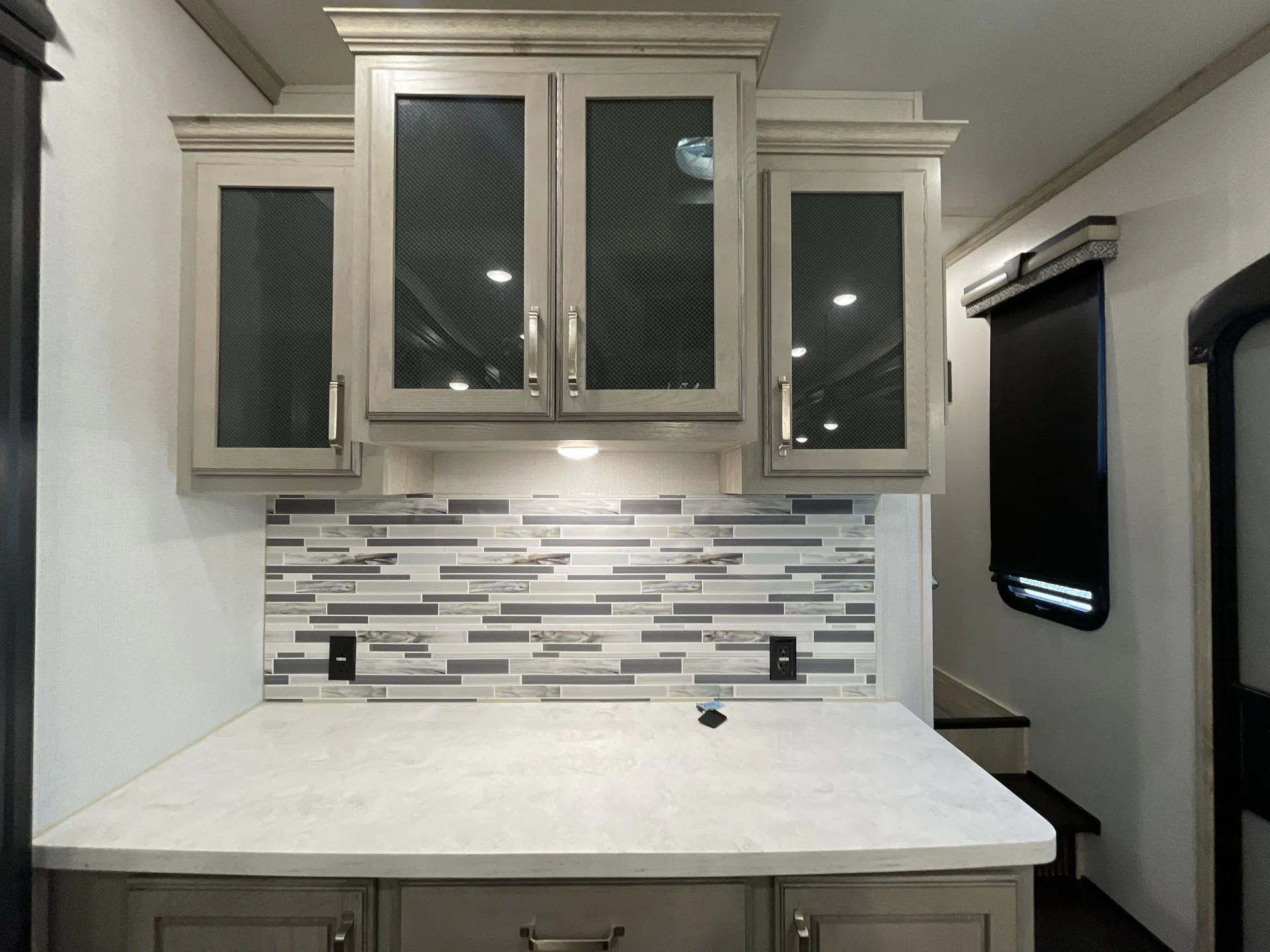 2021 Keystone Alpine 3220RL — living area main