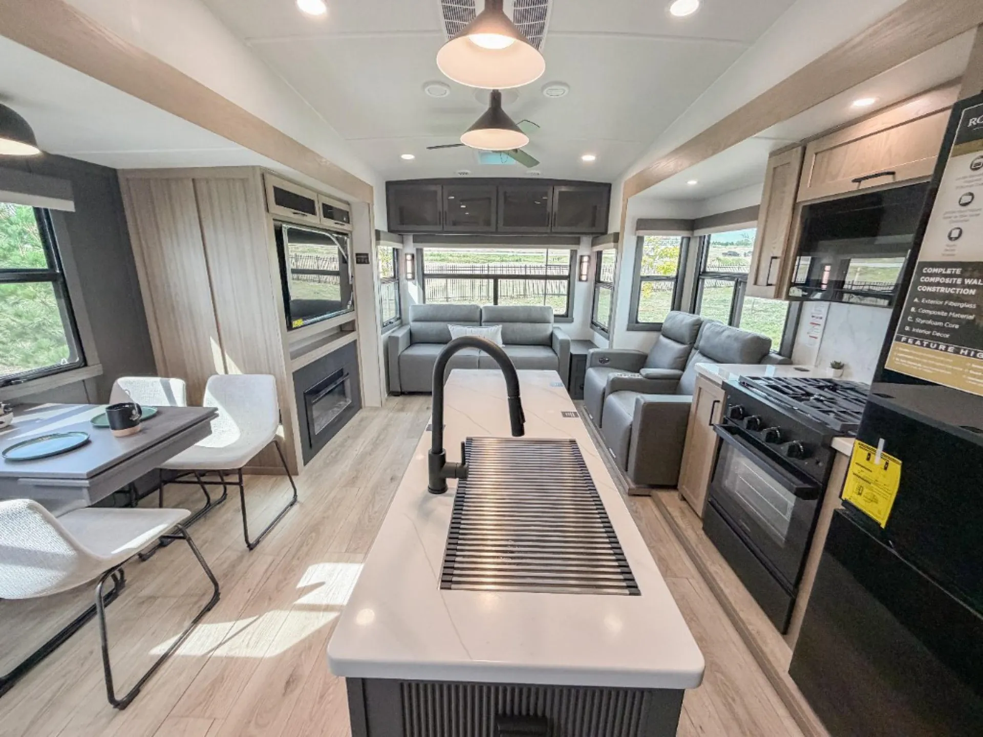 2026 Forest River Rockwood Signature R372RL - Photo 3