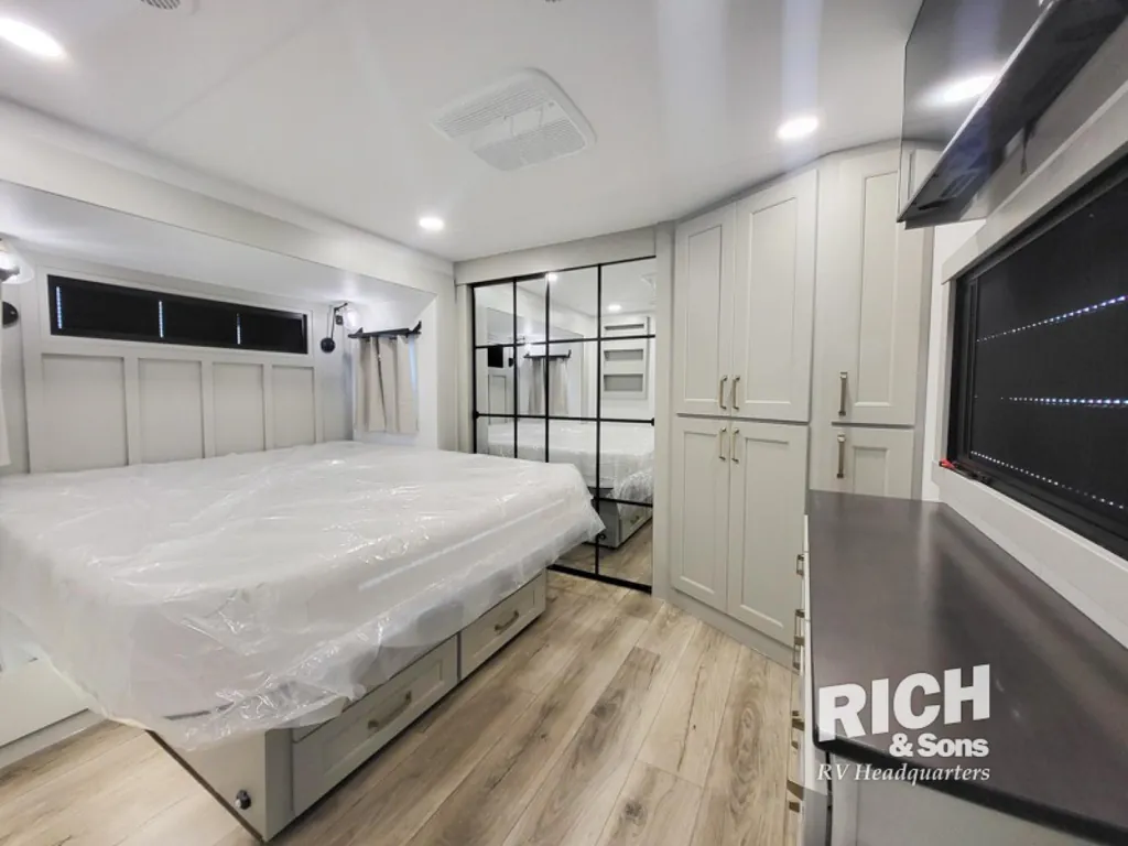 2026 Brinkley Model G 4100, Photos photo 24