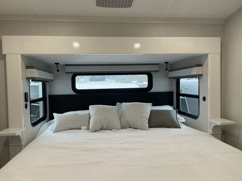 2026 Jayco Pinnacle 36FBTS, Photos photo 12