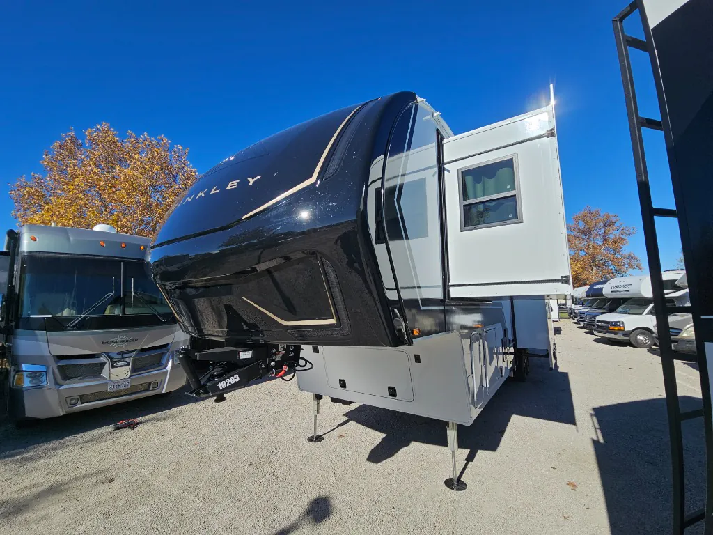 2026 Brinkley Model Z 3515, Exterior photo 2