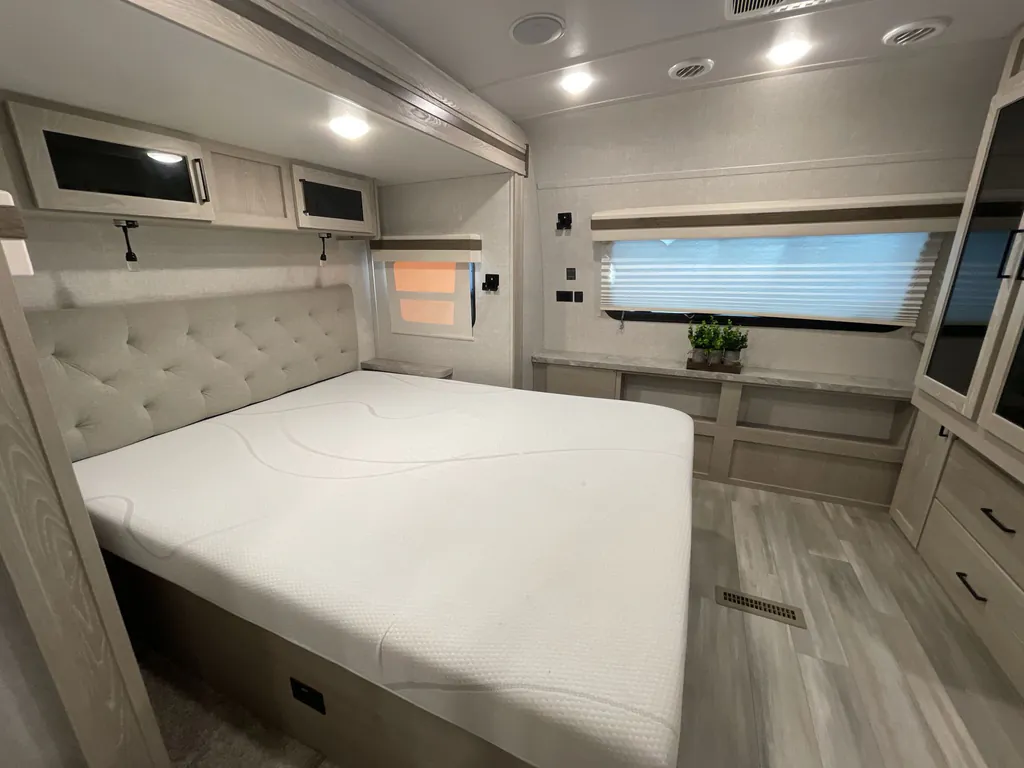 2022 Forest River Rockwood Ultra Lite 2614BS, Photos photo 8