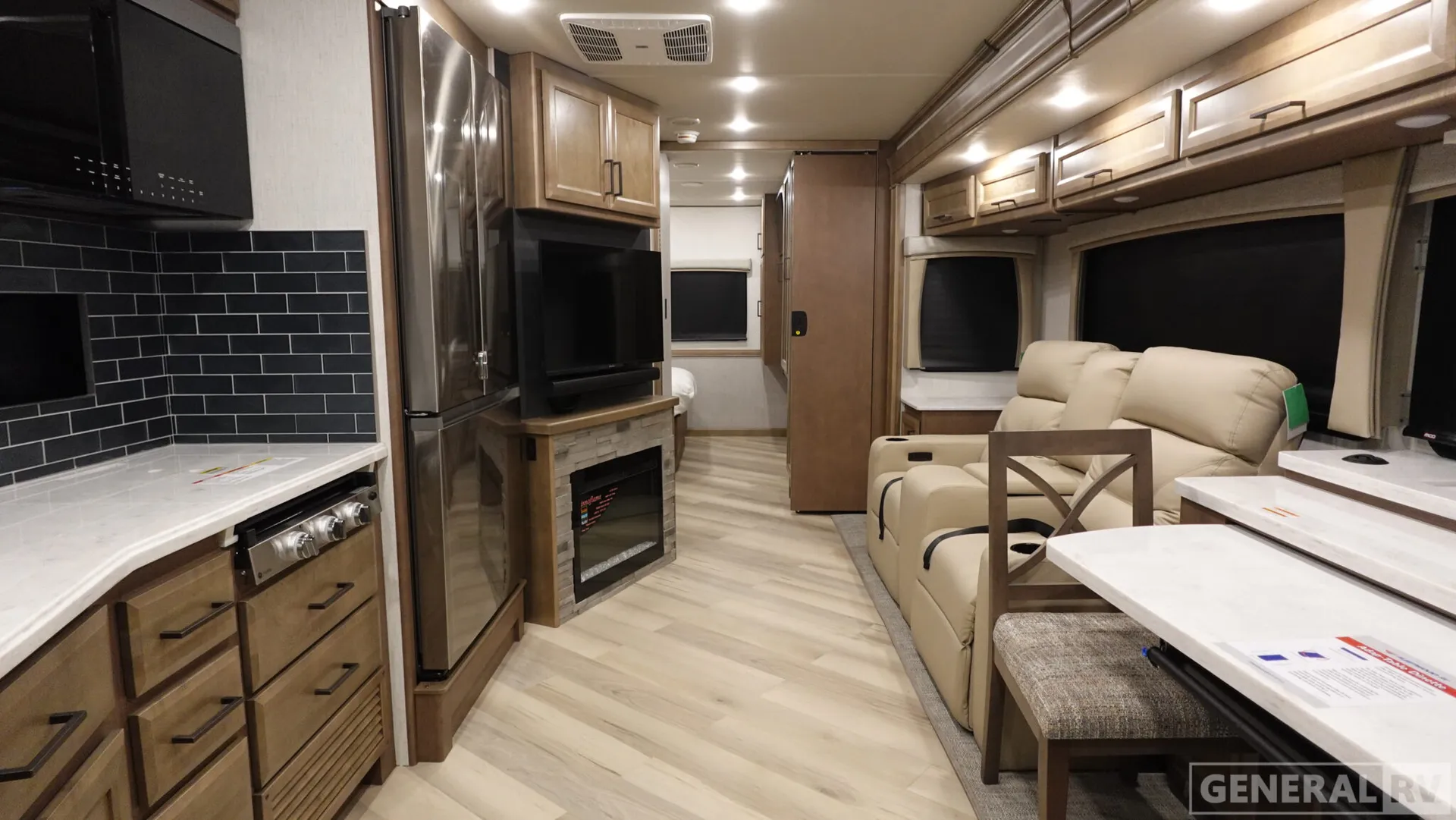 2026 Holiday Rambler Vacationer 33C - Photo 3