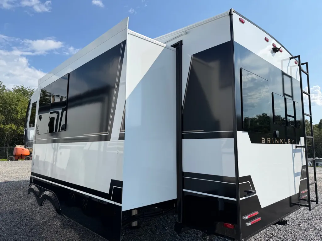 2027 Brinkley Model Z 2680, Photos photo 5