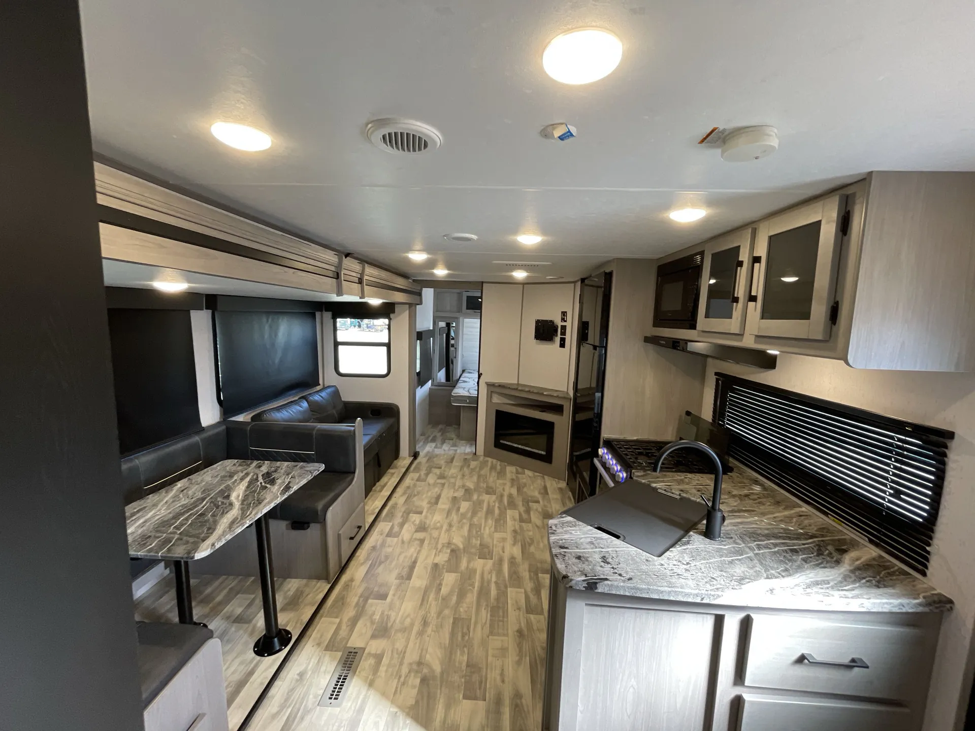 2023 Dutchmen Kodiak Ultra-Lite 289BHSL — living area main