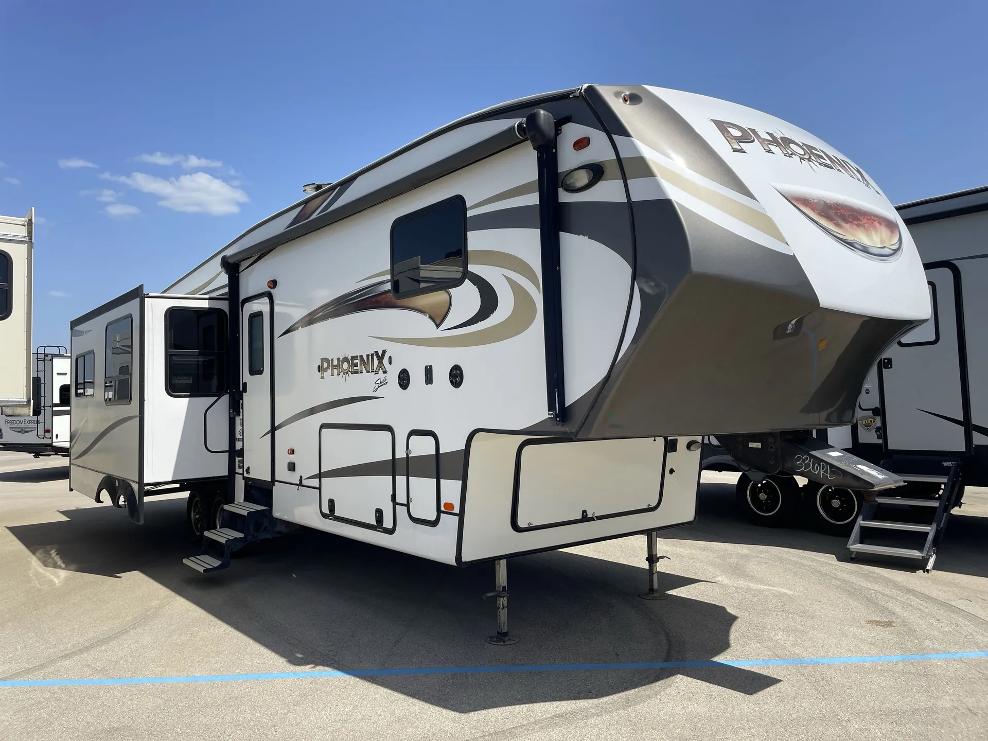 2018 Shasta Phoenix 336RL - Photo 2