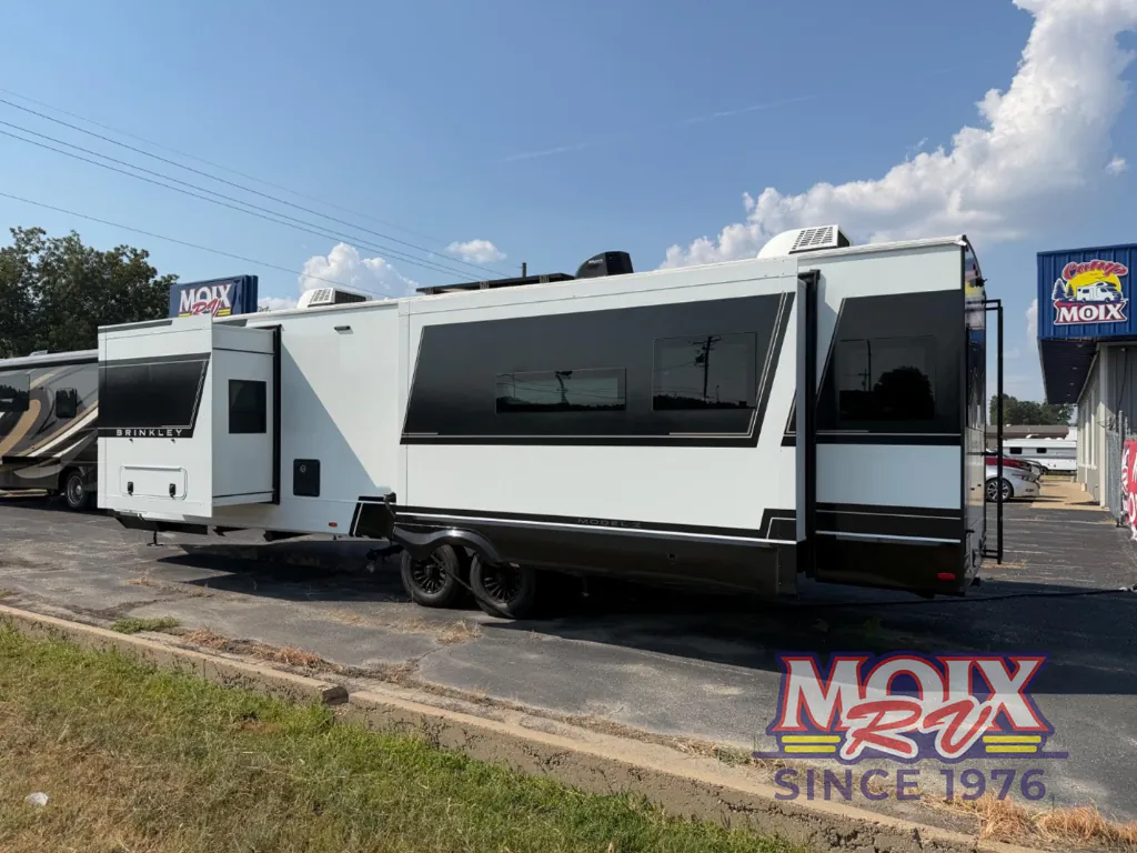 2026 Brinkley Model Z AIR 310, Photos photo 5