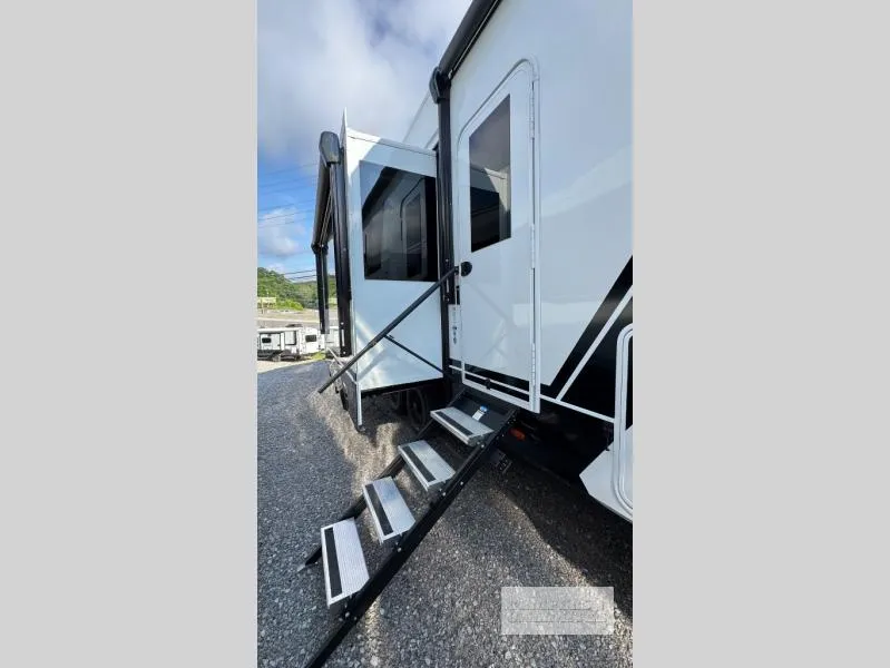 2027 Brinkley Model Z New    3210 - Main photo