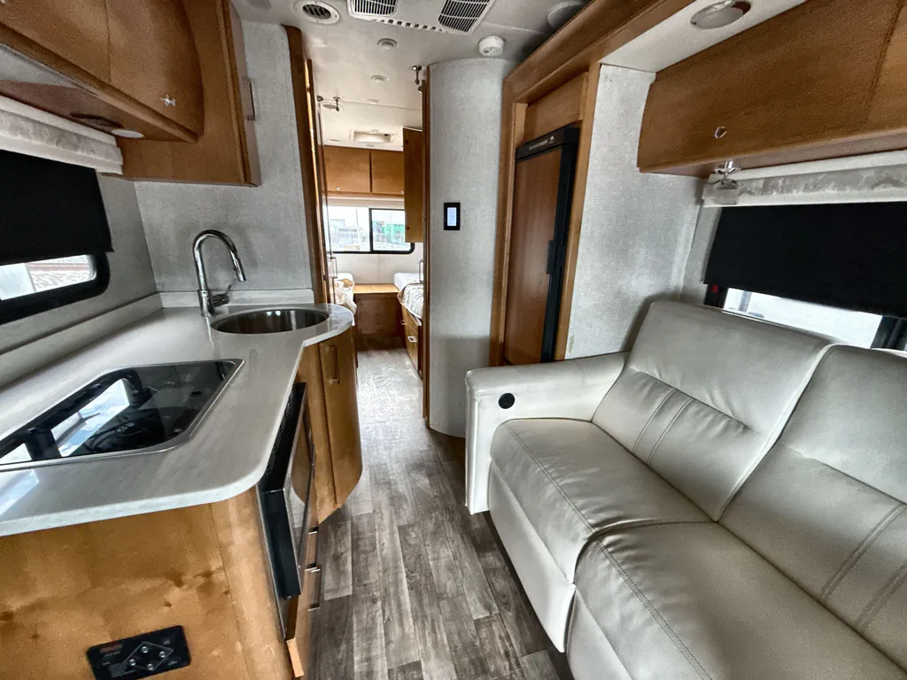2019 Tiffin Wayfarer 24 TW, Photos photo 2