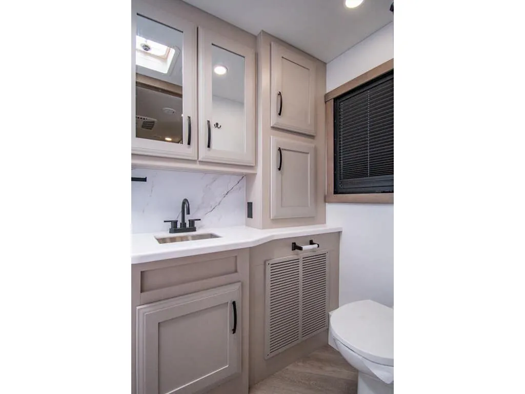 2027 Entegra Coach Emblem 36U, Photos photo 34