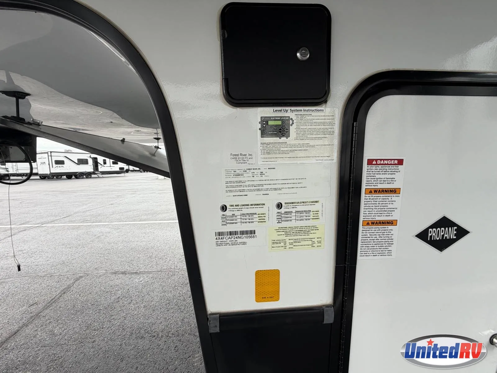 2022 Forest River Cardinal Limited 383BHLE — Photo 6