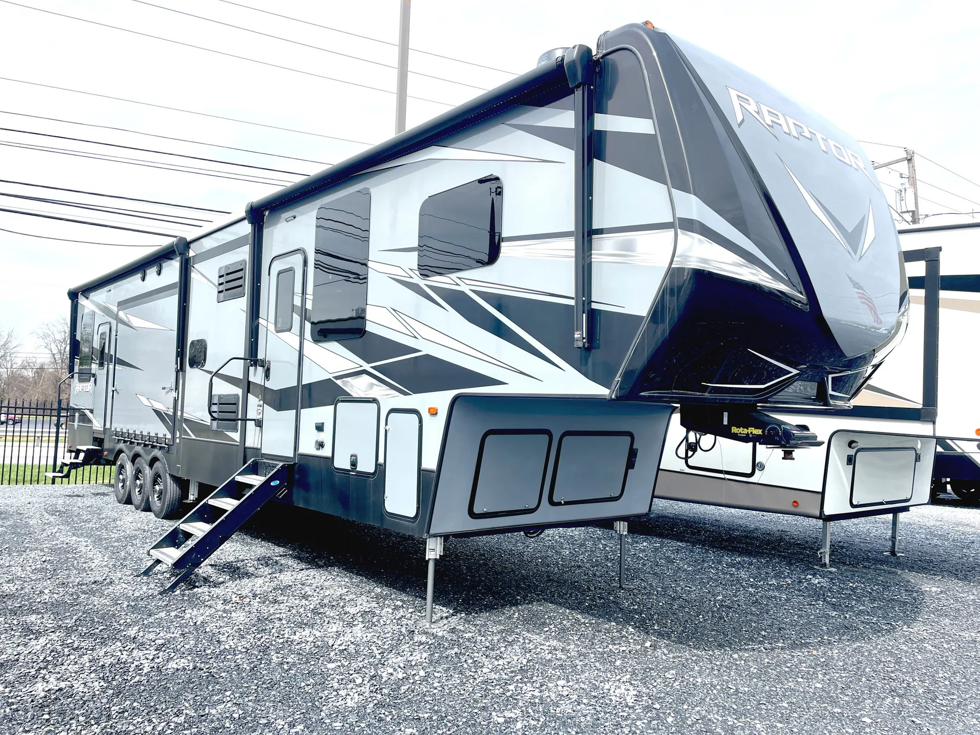 2021 Keystone Raptor 429 - Photo 2