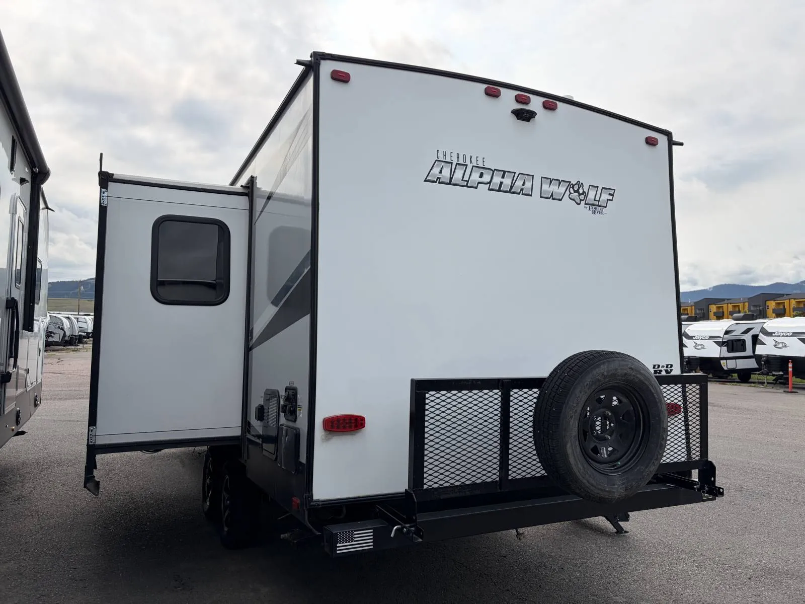 2021 Forest River Cherokee Alpha Wolf 22SW-L — Photo 5
