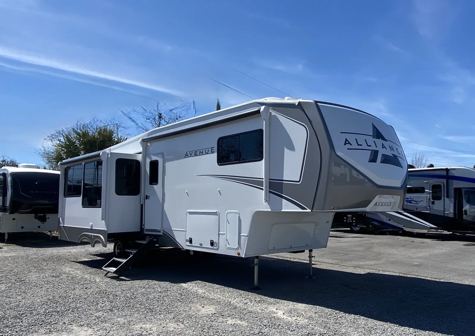 2026 Alliance RV Avenue 32RLS - Photo 2