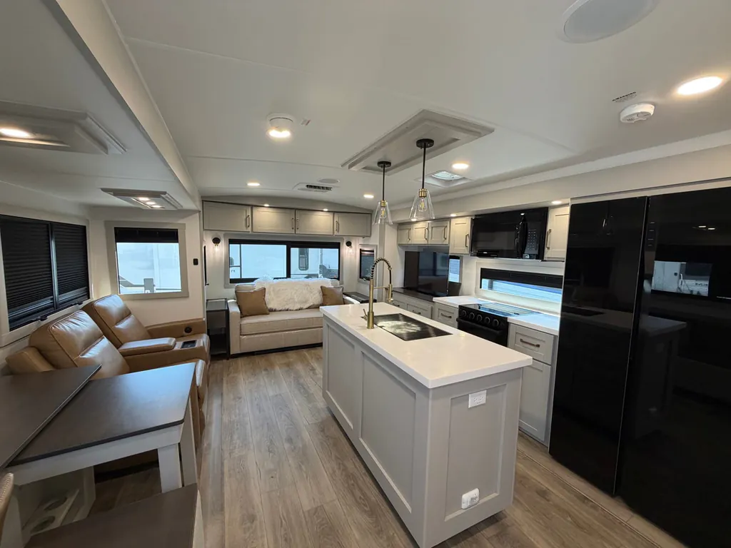2025 Brinkley Model Z AIR 297, Photos photo 8