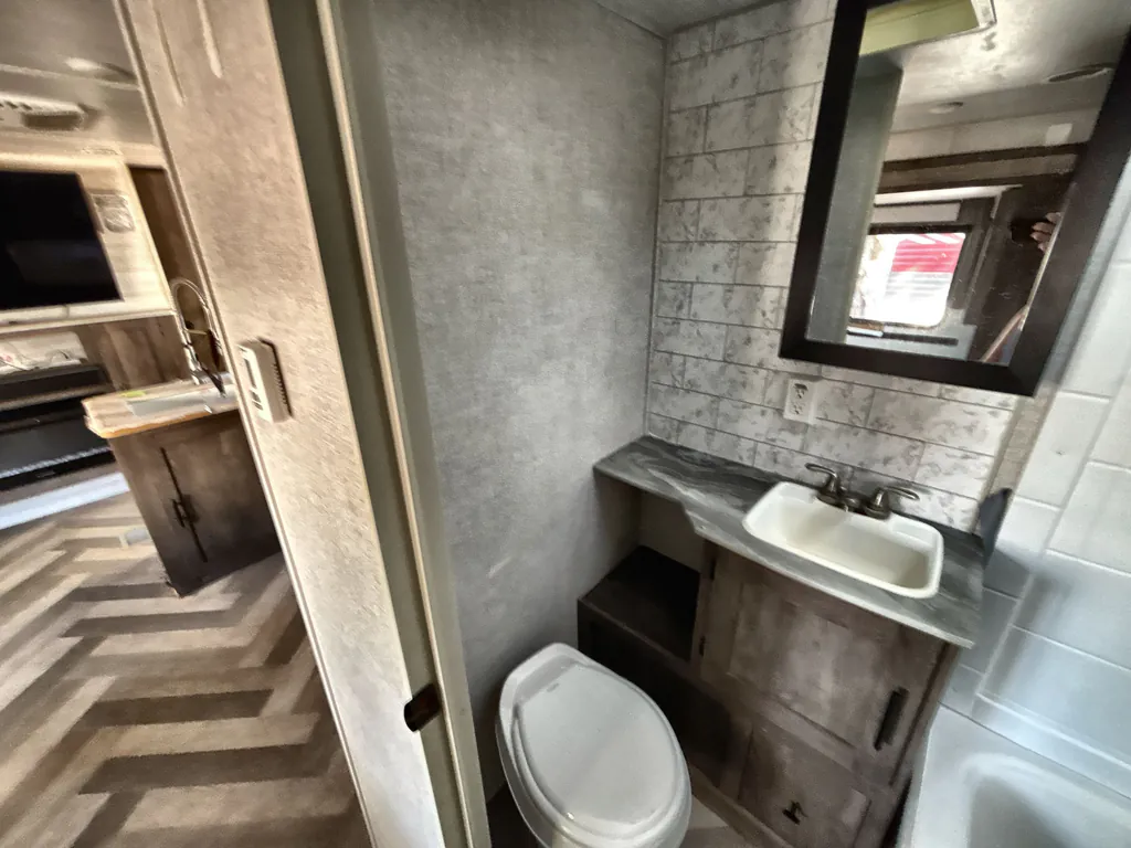 2021 Forest River Wildwood 31KQBTS, Photos photo 18