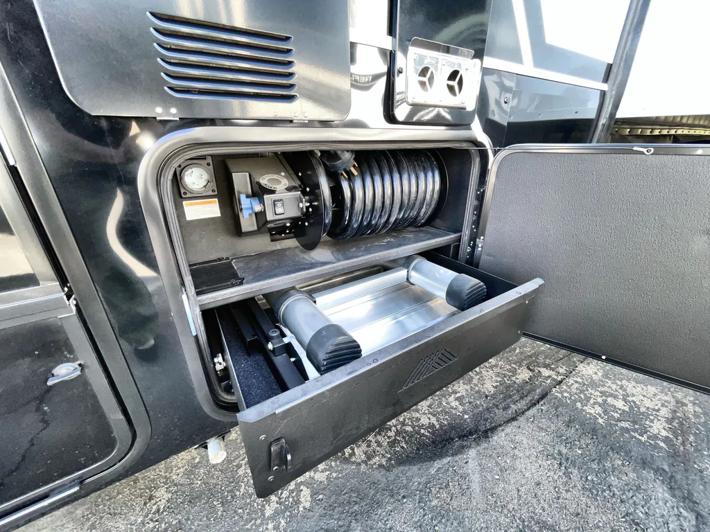 2026 Brinkley Model G 4100, Photos photo 6