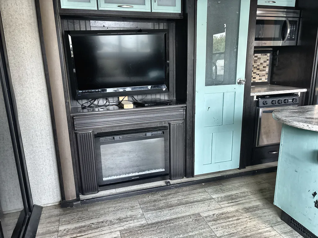 2015 Grand Design Momentum 380TH, Photos photo 3