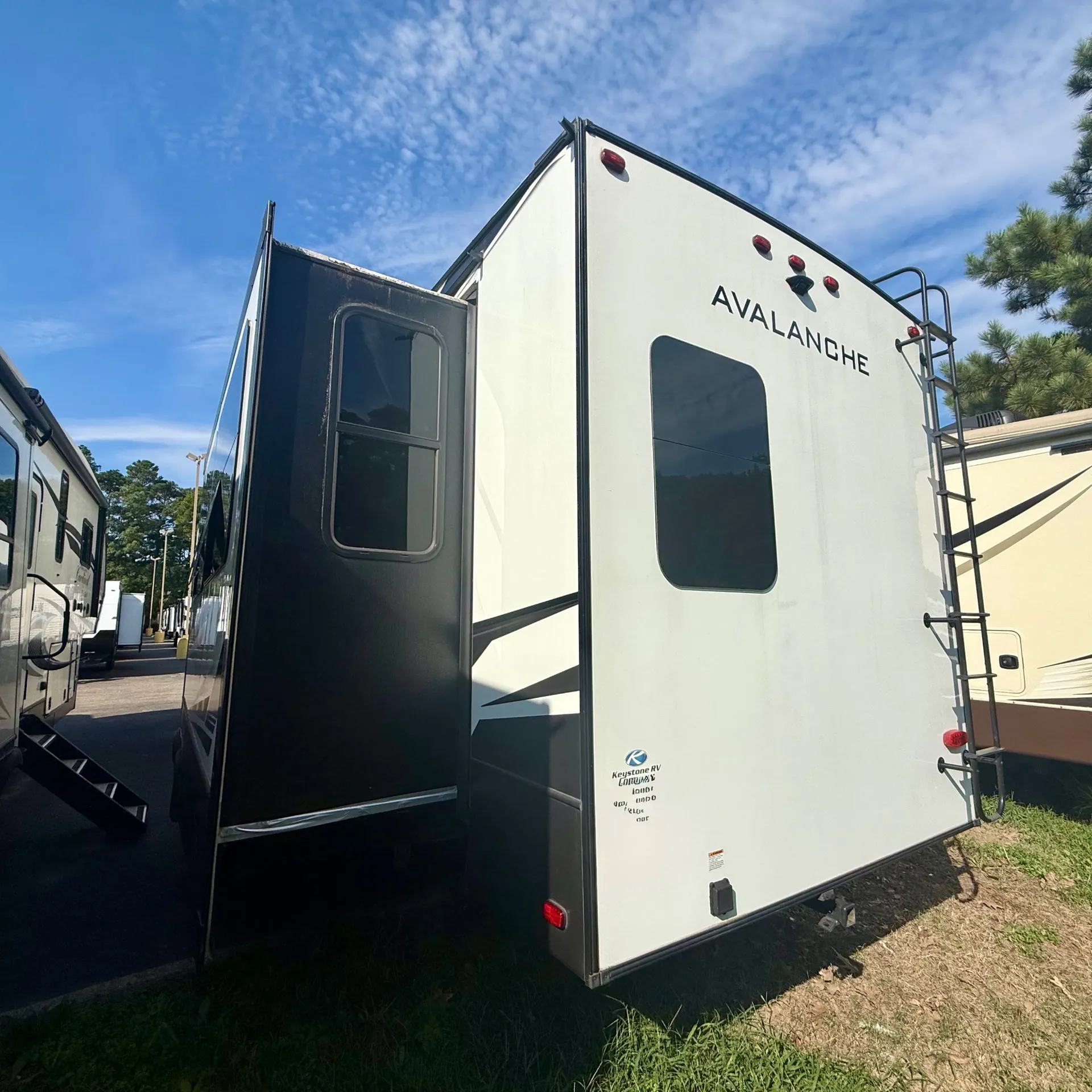 2020 Keystone Avalanche 333MK - Photo 4
