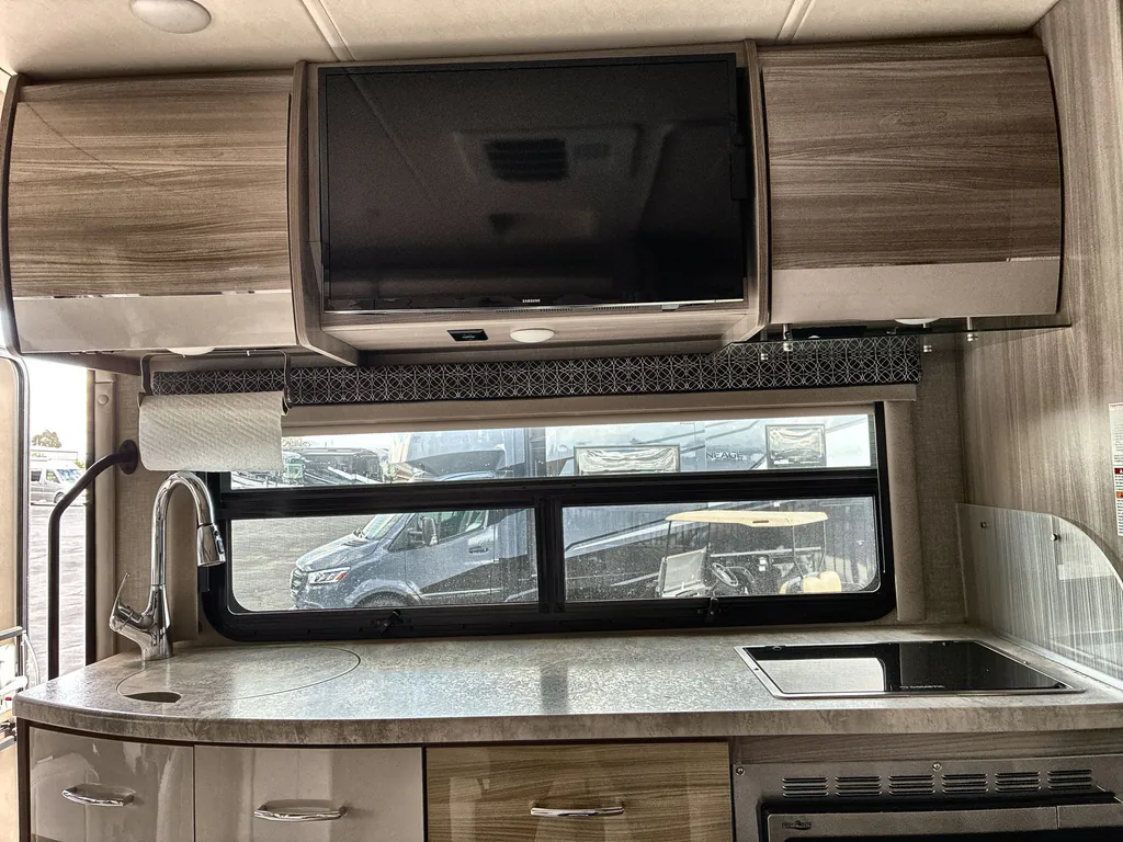 2020 Thor Motor Coach Tiburon 24FB, Photos photo 21