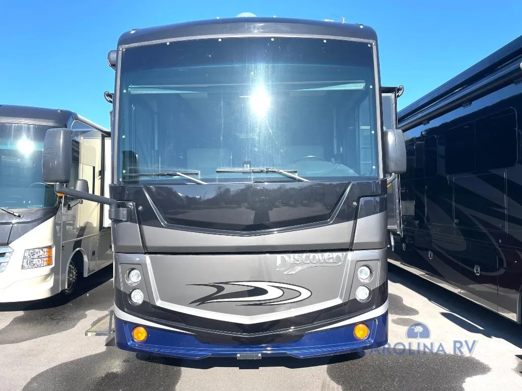 2019 Fleetwood Discovery 38F - Photo 3