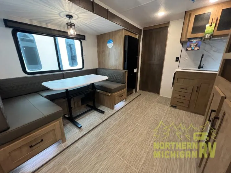2025 Coachmen Freedom Express Ultra Lite 258BHS - Photo 3