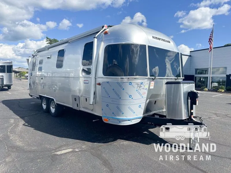 2026 Airstream International 25FB - Photo 2