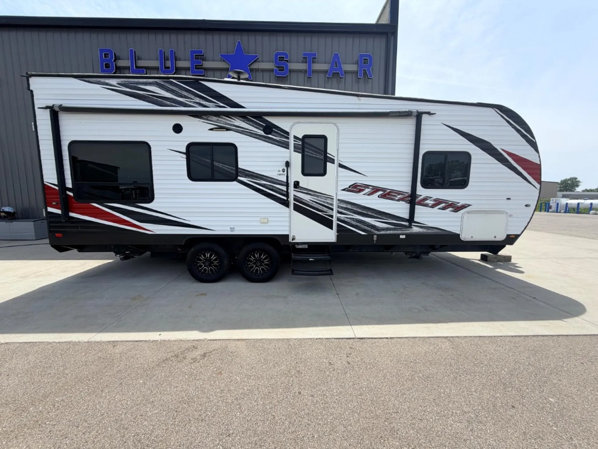 2018 Forest River Stealth FQ2313 - Photo 2