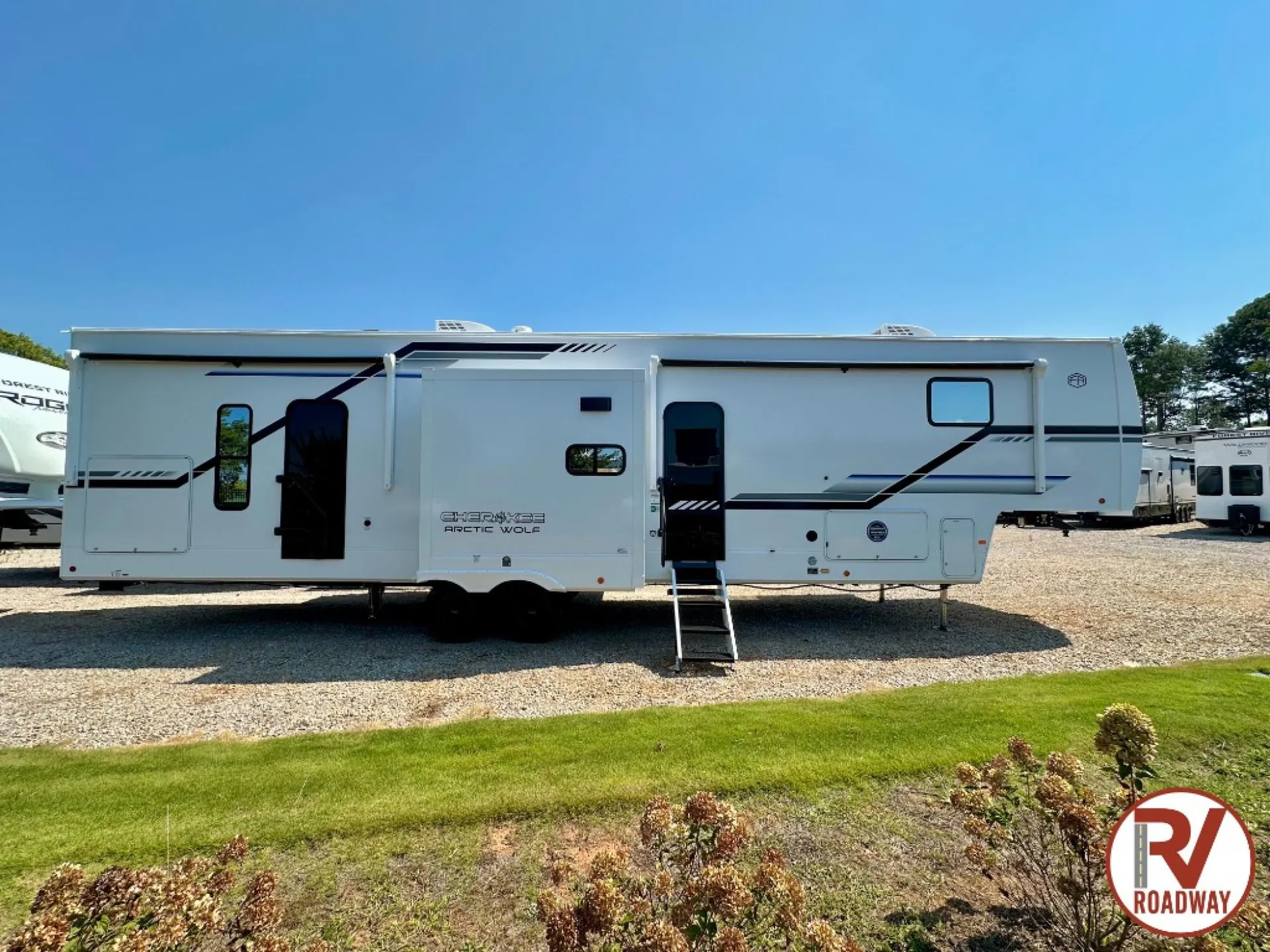 2026 Forest River Cherokee Arctic Wolf 3750SUITE - Photo 3
