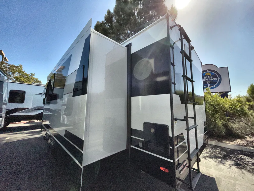 2026 Brinkley Model I 235, Photos photo 5
