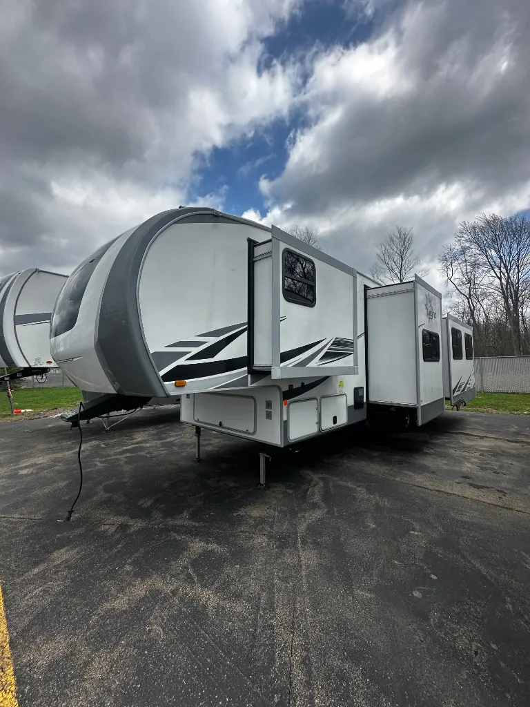2021 Highland Ridge Light 335MBH - Photo 3