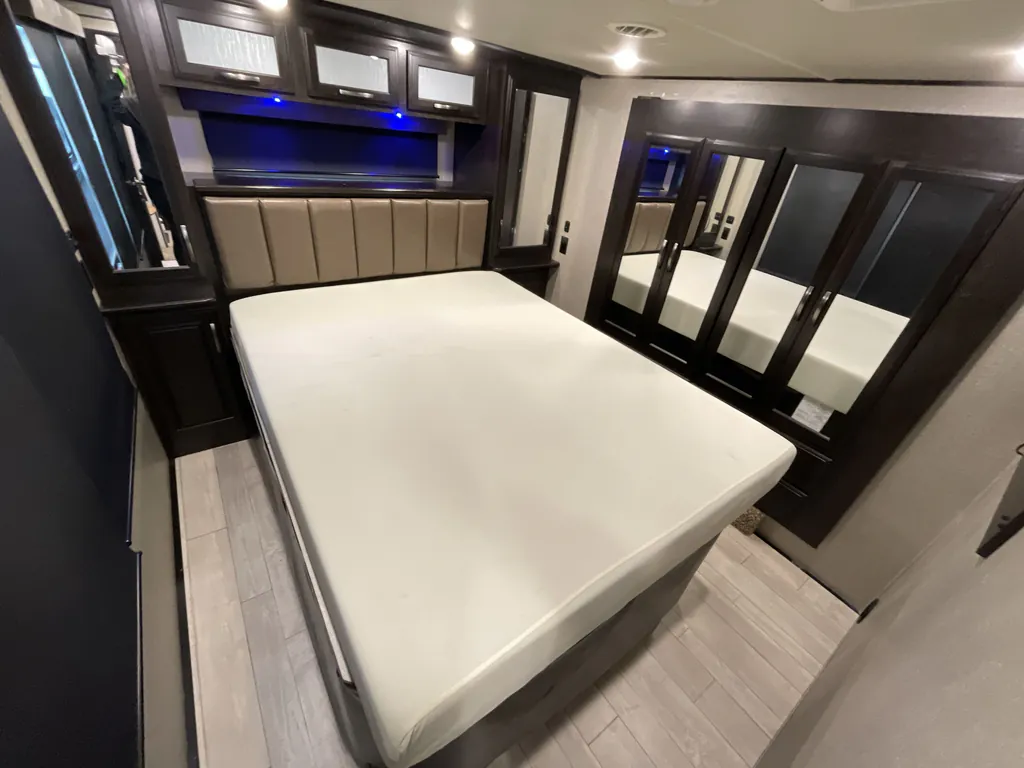 2018 Grand Design Momentum 376TH, Photos photo 15