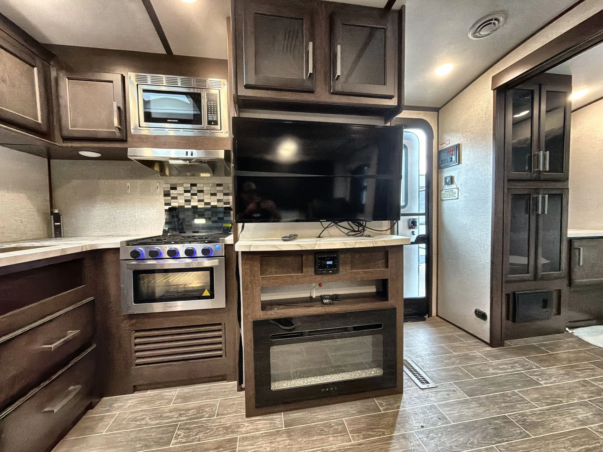 2021 Dutchmen Atlas 2202RB — living area main