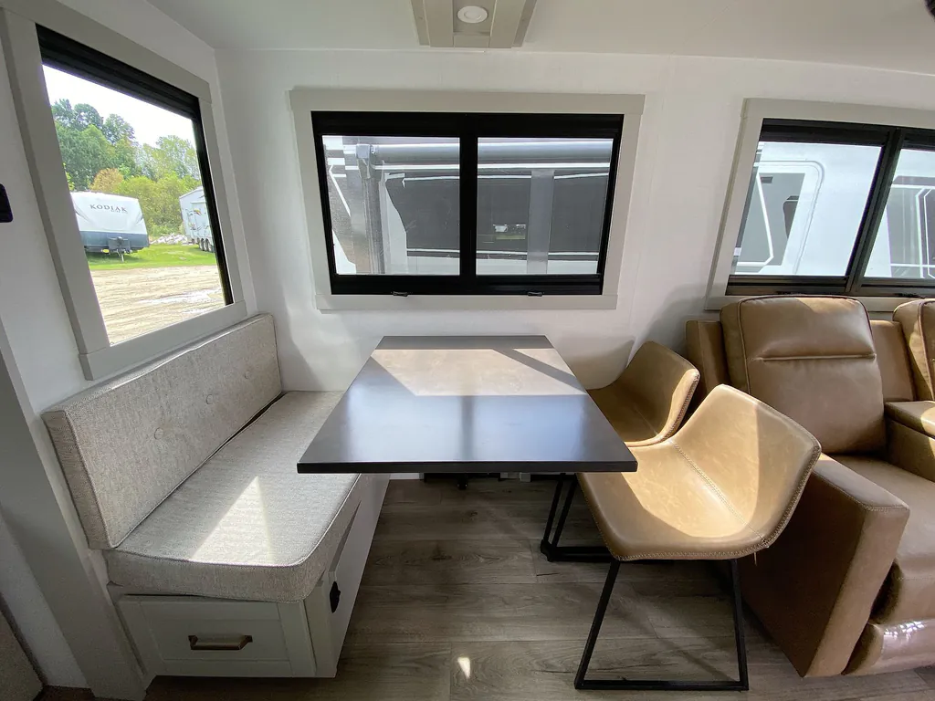 2025 Brinkley Model Z AIR 285, Photos photo 15