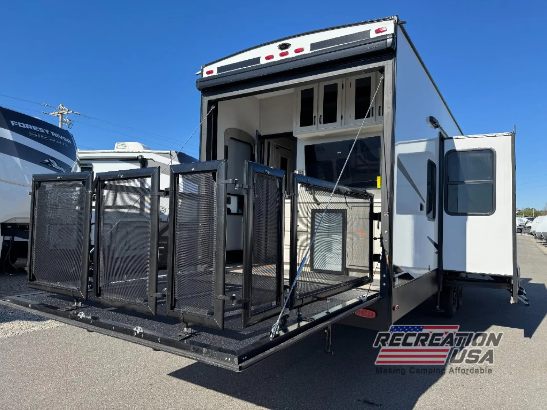 2025 Shasta Phoenix 389DEK - Photo 2