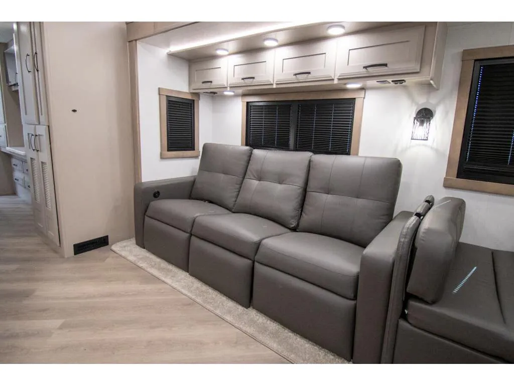 2027 Entegra Coach Emblem 36U, Photos photo 10