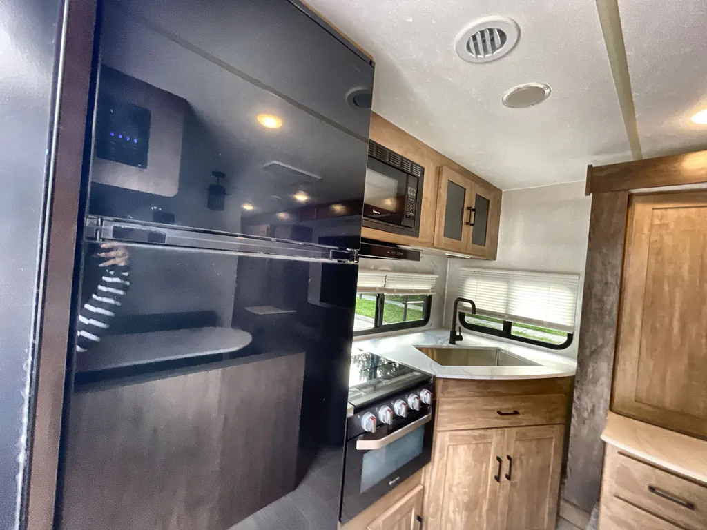 2024 Coachmen Freedom Express Select 31SE, Photos photo 8