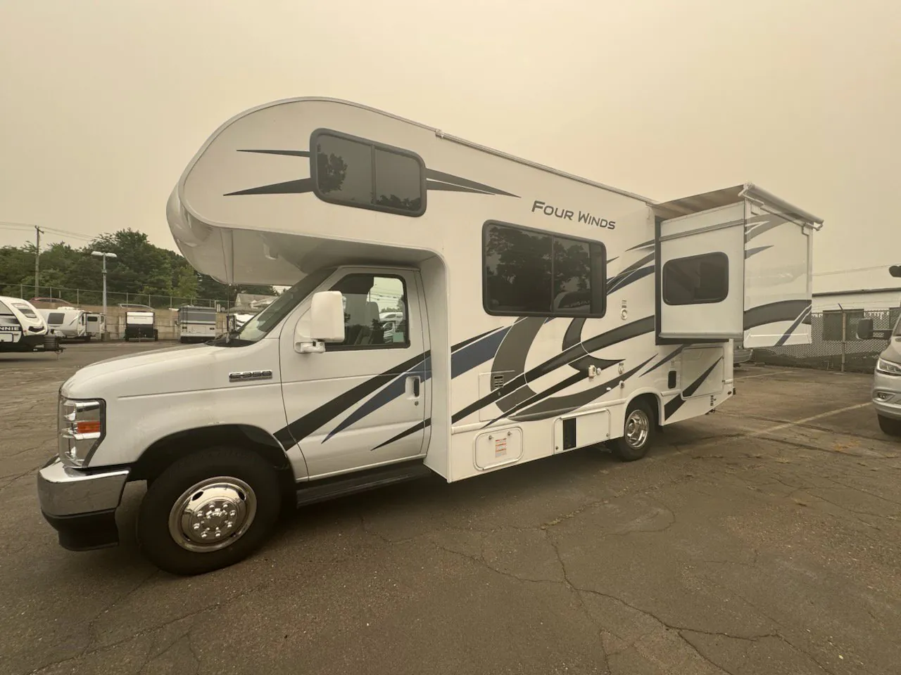 2023 Thor Motor Coach Fourwinds 22B - Photo 3