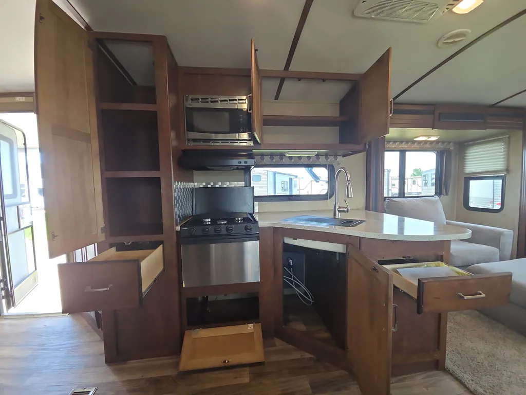 2018 Keystone Outback 298RE, Photos photo 15