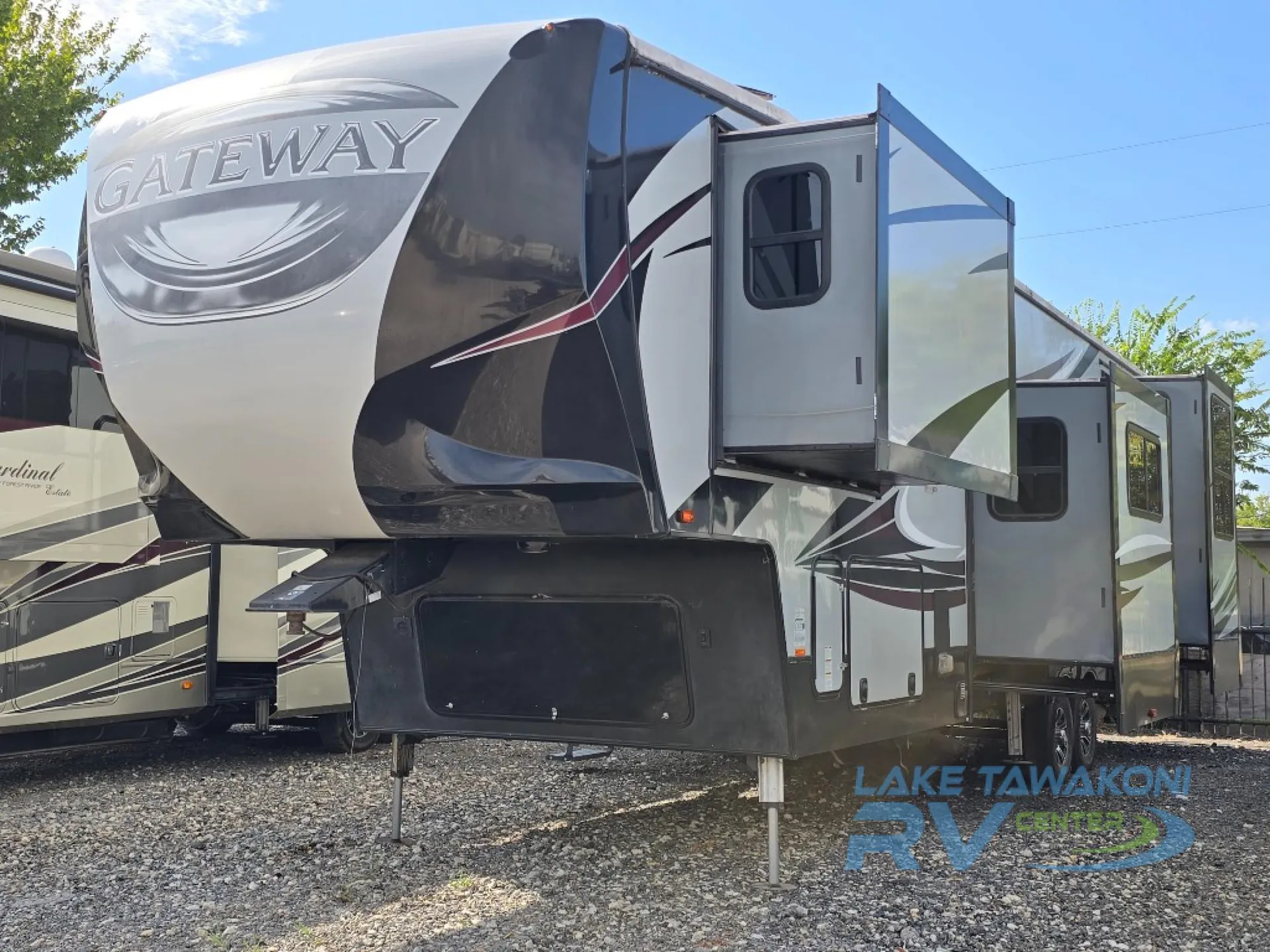 2017 Heartland Gateway 3712RDMB - Photo 2
