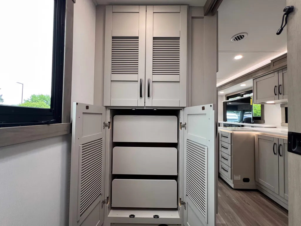 2027 Entegra Coach Vision XL 36C, Photos photo 18