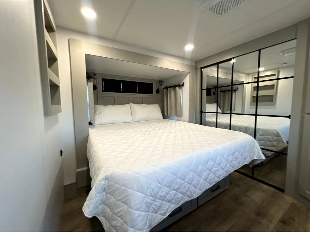 2026 Brinkley Model G 3520, Photos photo 23