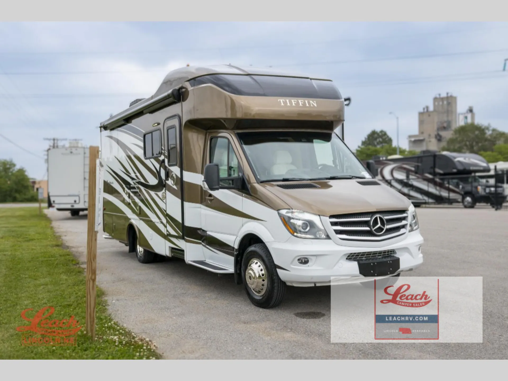 2018 Tiffin Wayfarer 24 FW dealer photo 1 from Leach Camper Sales