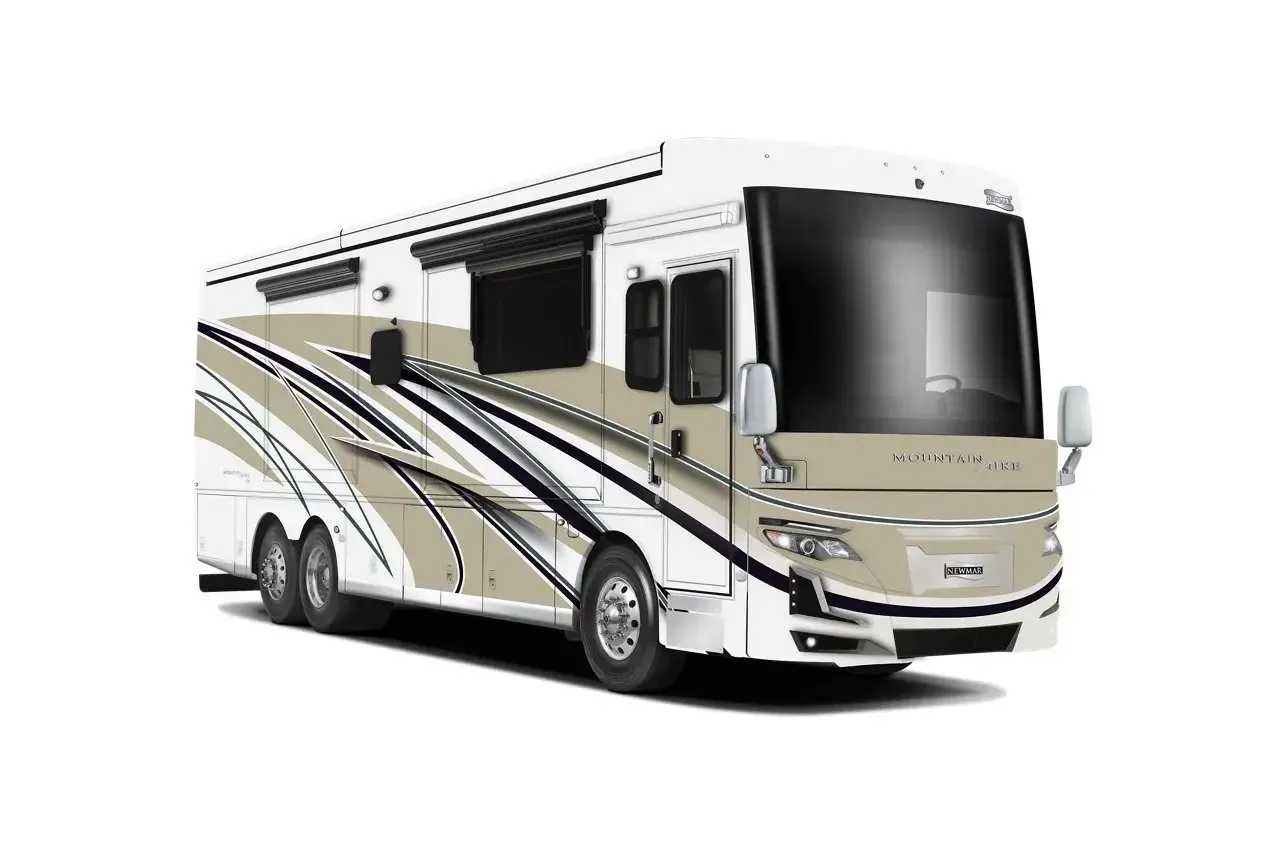 Newmar Mountain Aire 4118 exterior