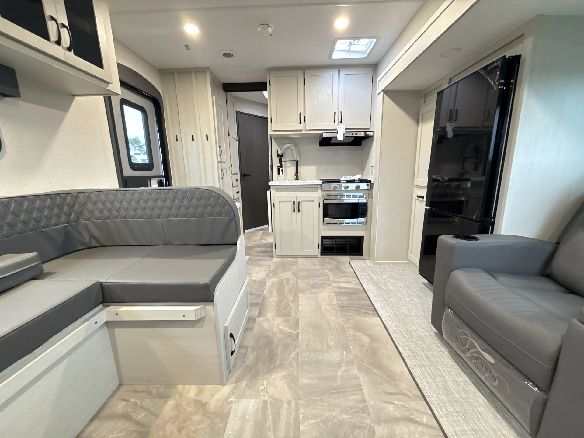 2026 Shasta Phoenix Lite 218SE — living area main